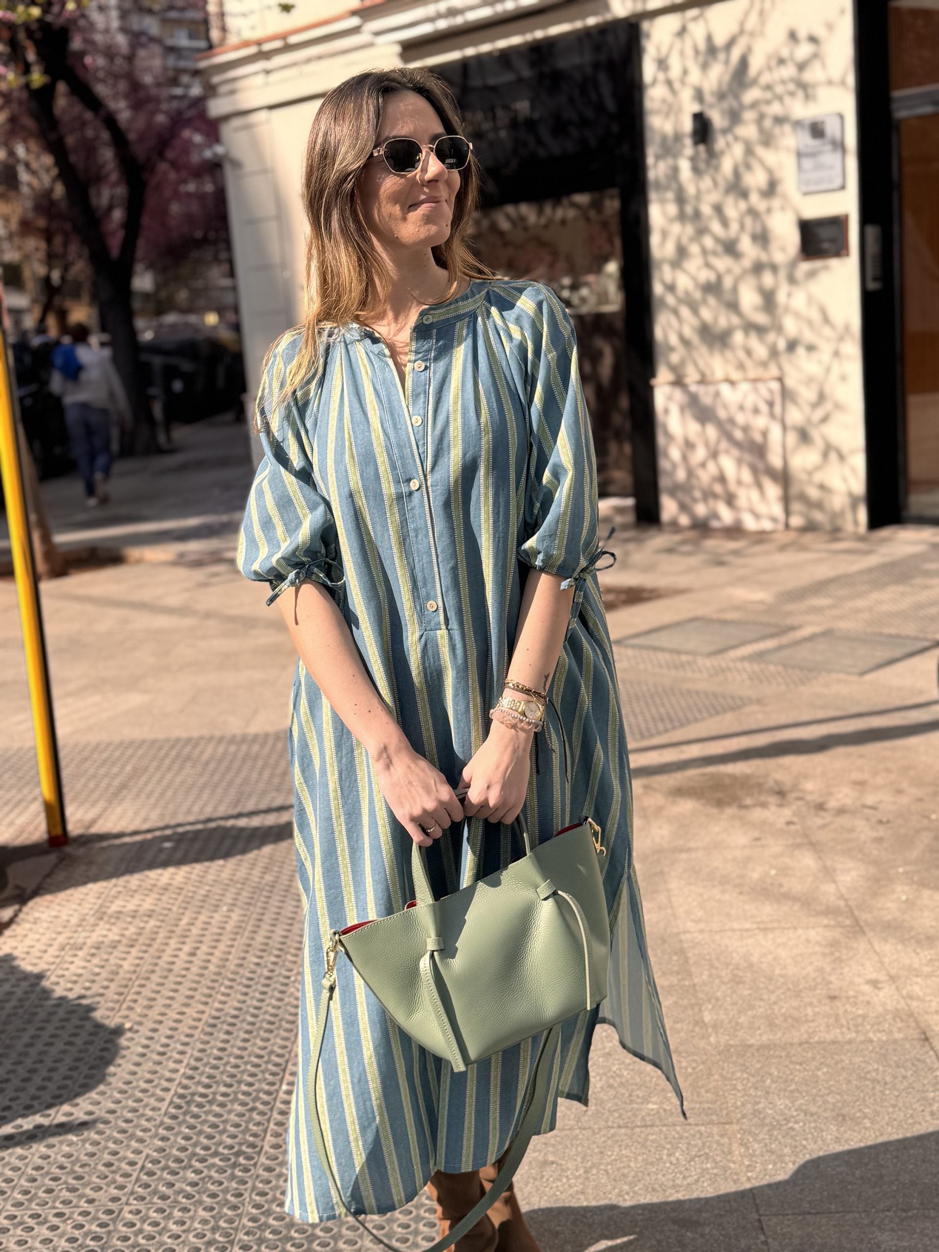 VESTIDO C/MAO M/LAZOS