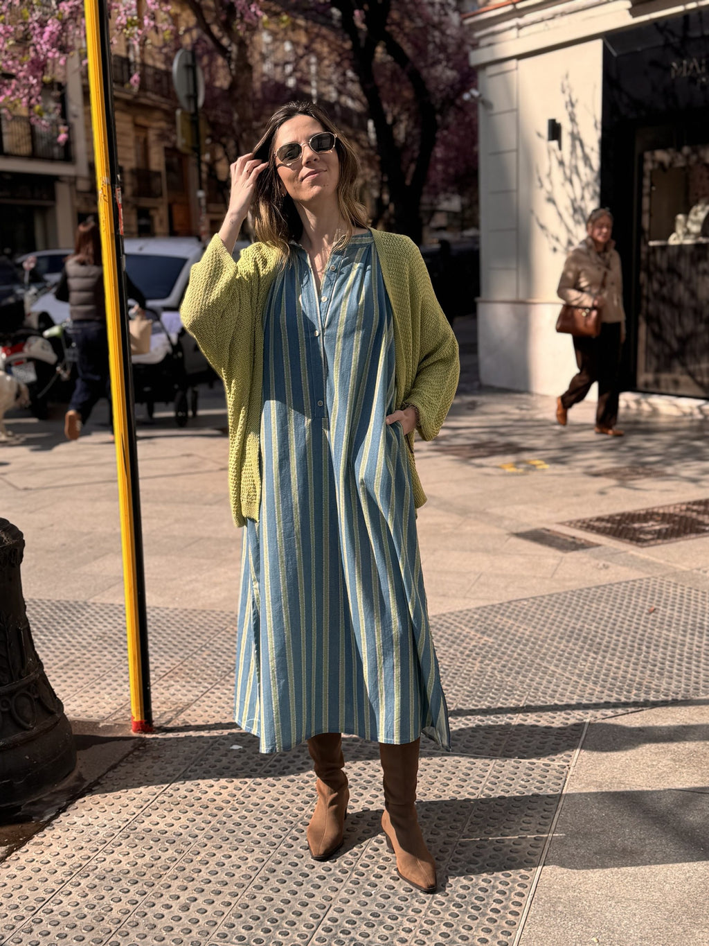 VESTIDO C/MAO M/LAZOS