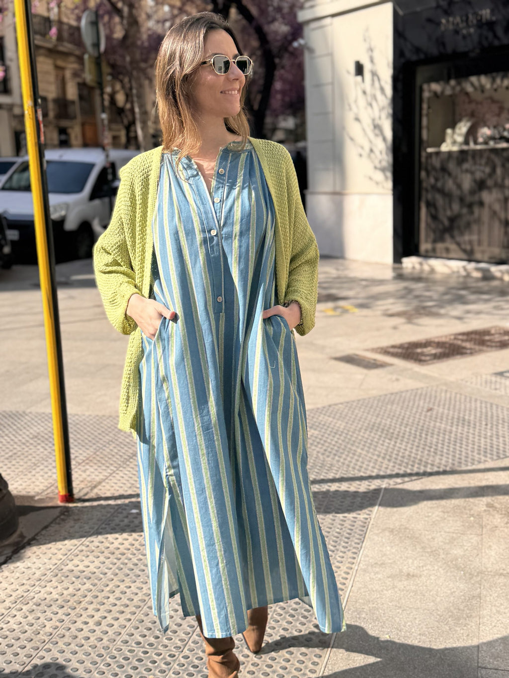 VESTIDO C/MAO M/LAZOS