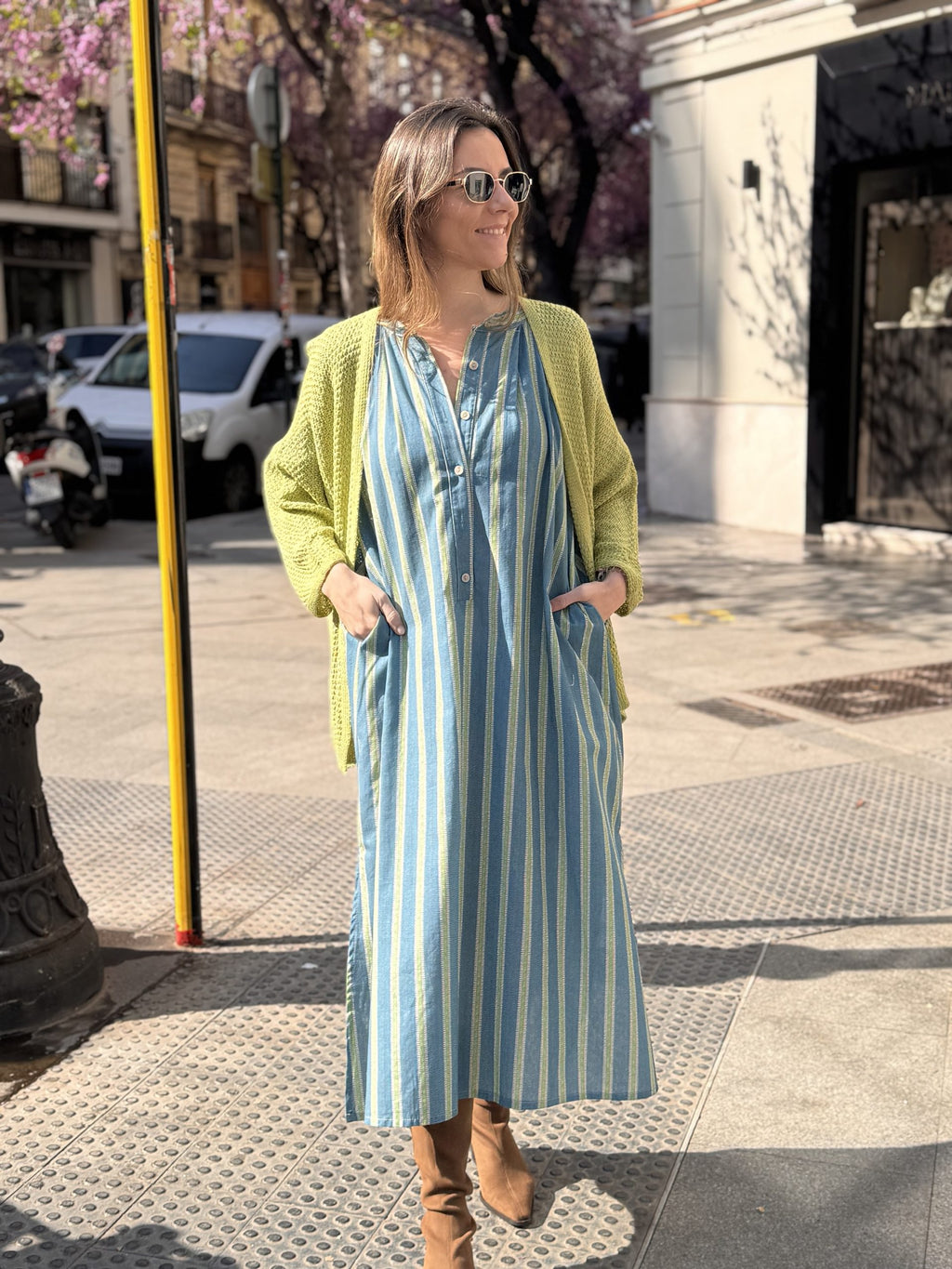 VESTIDO C/MAO M/LAZOS