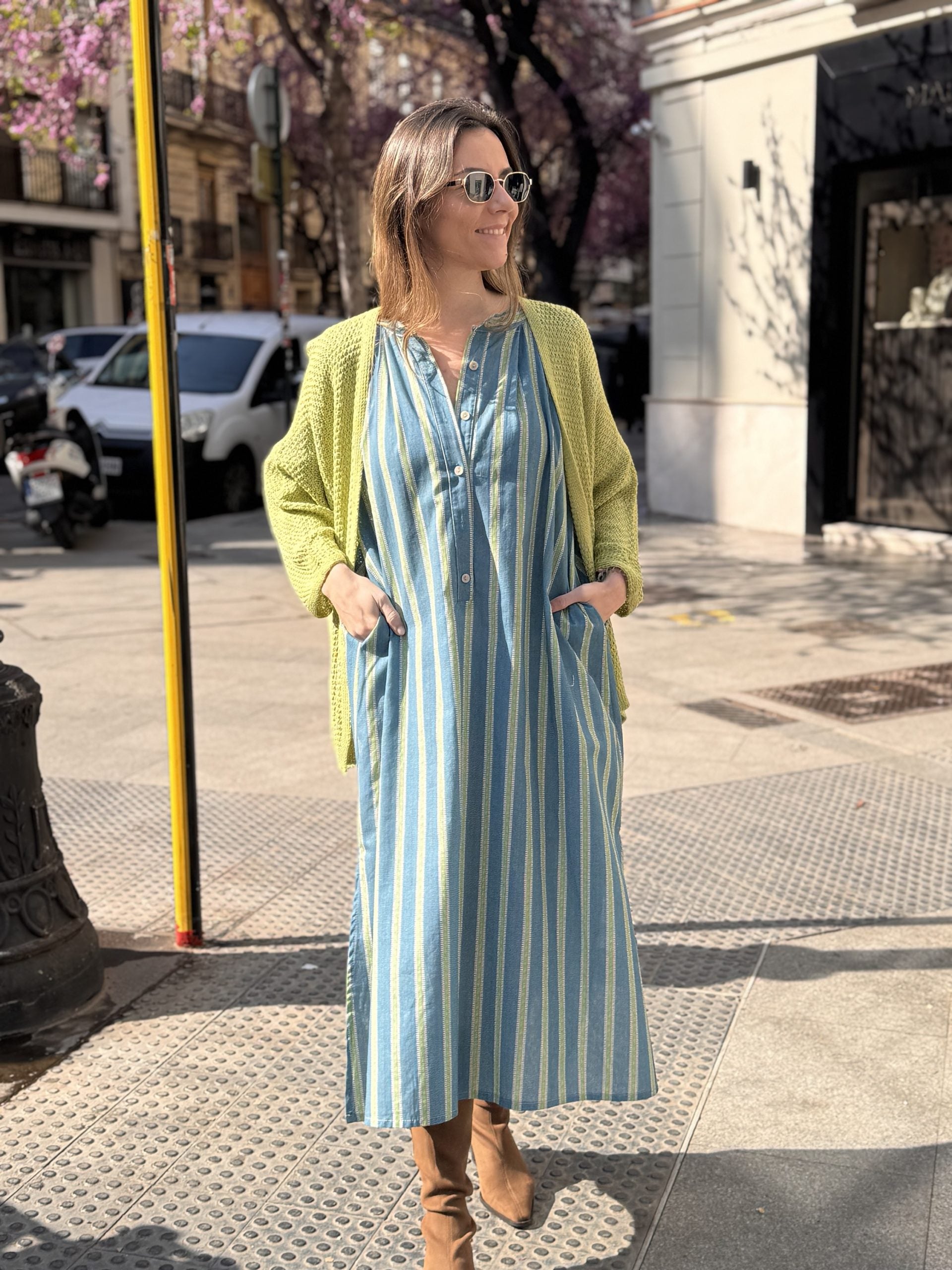 VESTIDO C/MAO M/LAZOS