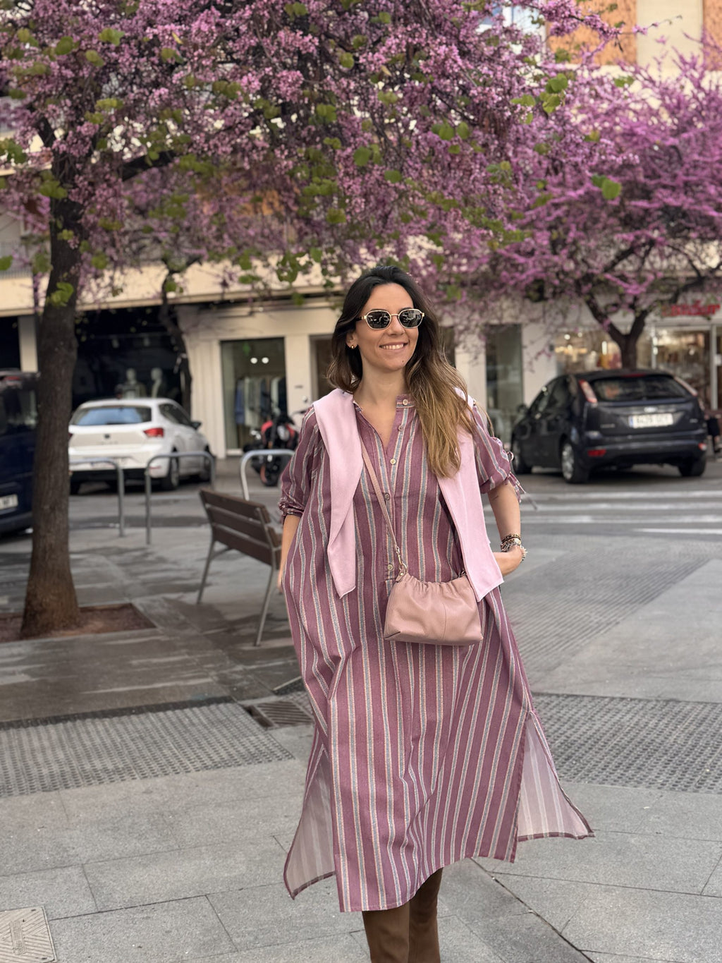 VESTIDO C/MAO M/LAZOS