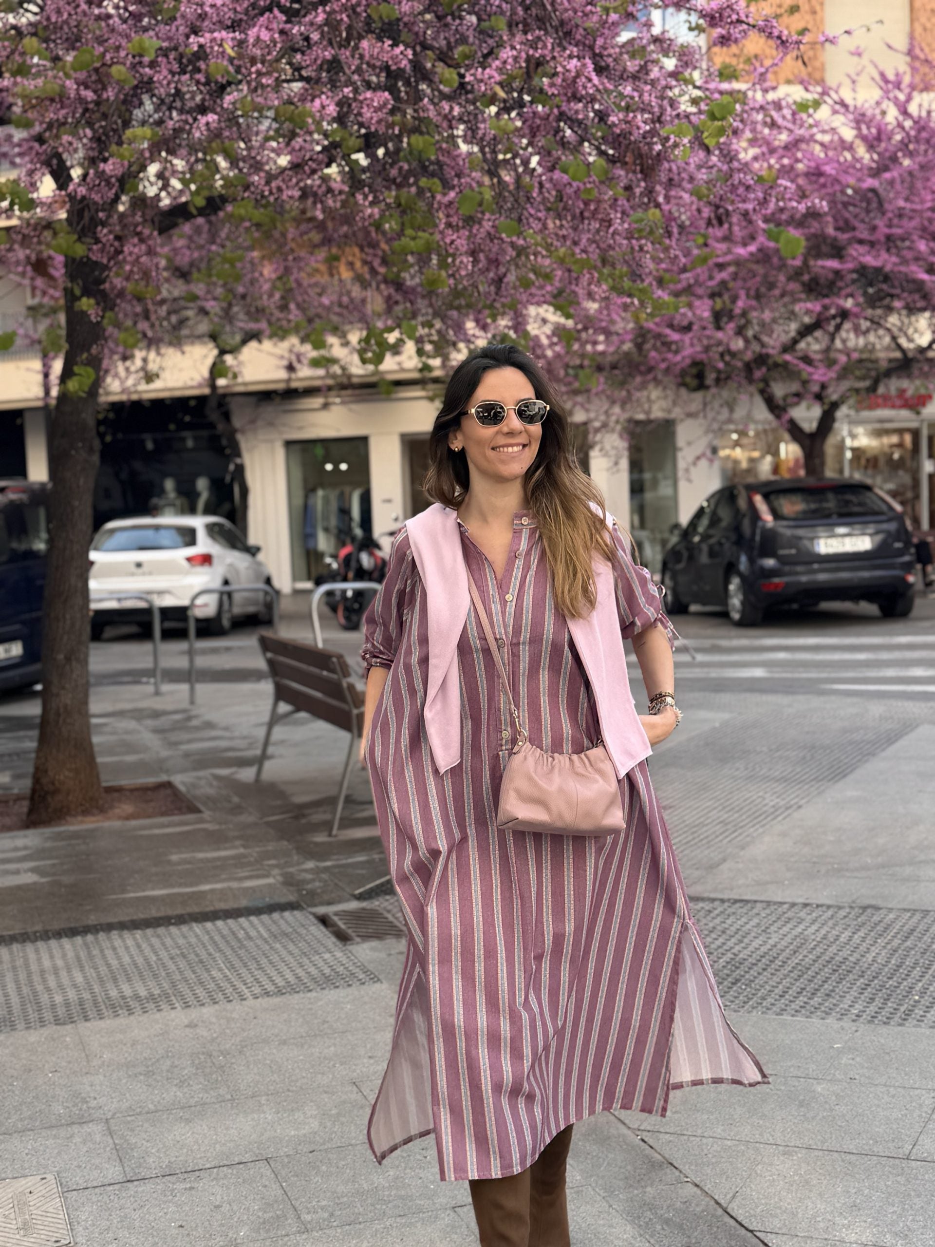 VESTIDO C/MAO M/LAZOS